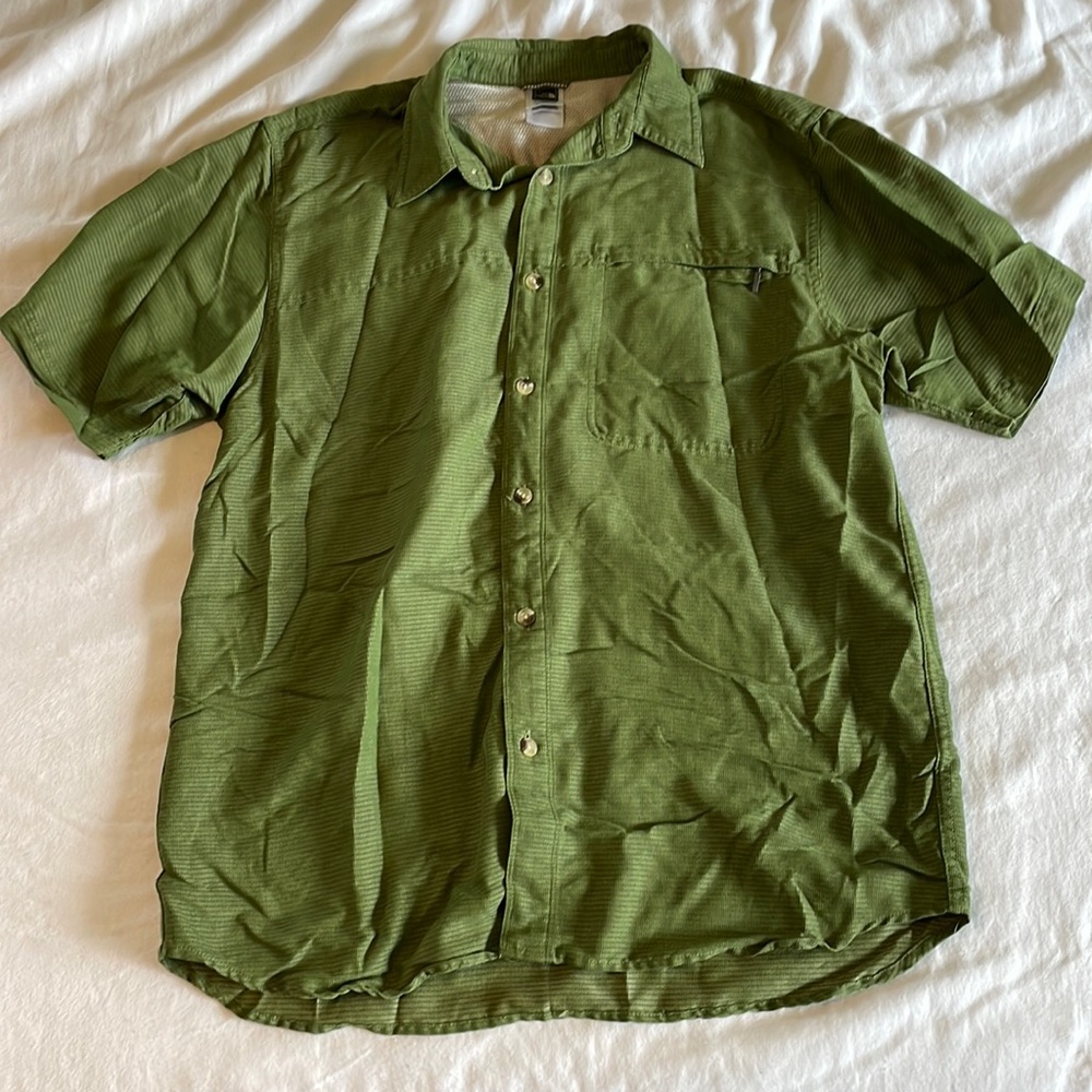 The North Face, Casual Button Down Short Sleeve Shirt, Men’s Medium, Camo Green